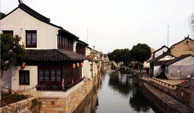 抗凝冻 保民生丨大方多部门联动持续开展除雪融冰作业